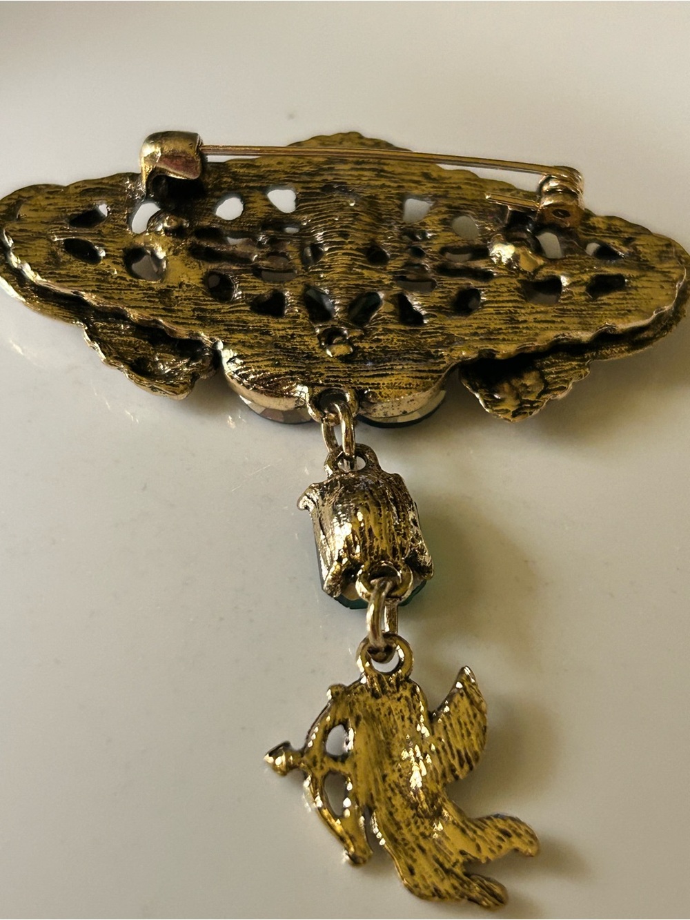 Gold-Tone Emerald Cherub Drop Brooch Women's Jewelry faux pearls and crystal pin - Picture 4 of 4